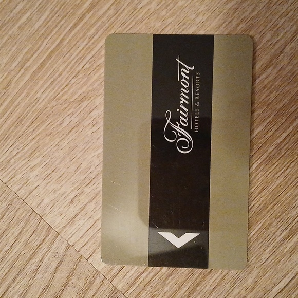 Fairmont Luxury Hotel Chain Key Card w Sleeve Hotel Logo Vacation Memorabilia - Picture 2 of 7